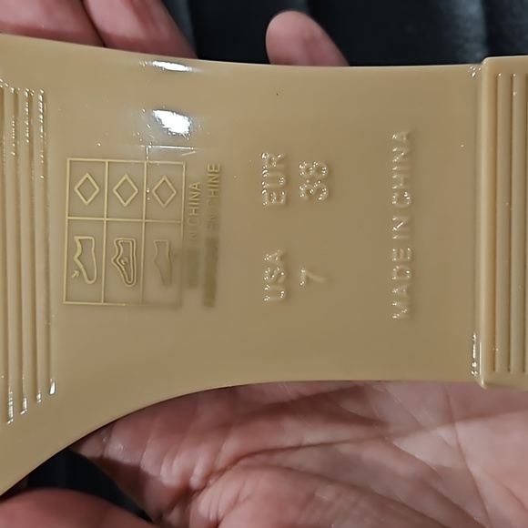 Jeffrey Campbell sleek and shiny sandal. - Picture 3 of 6